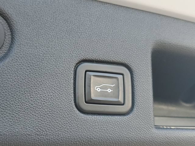 Certified 2020 Chevrolet Equinox Premier w/ LPO, Floor Liner Package FWD image 8