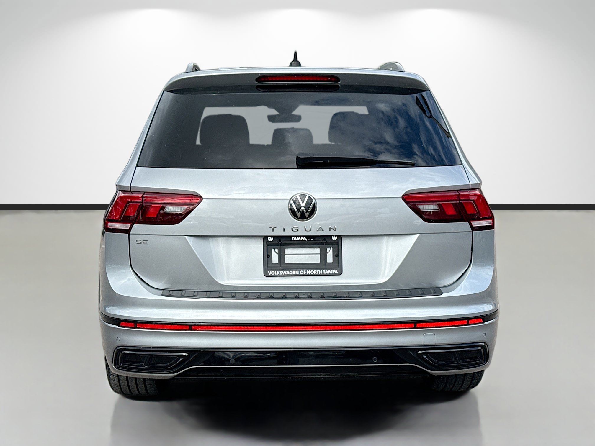 Used 2023 Volkswagen Tiguan SE R-Line FWD image 4