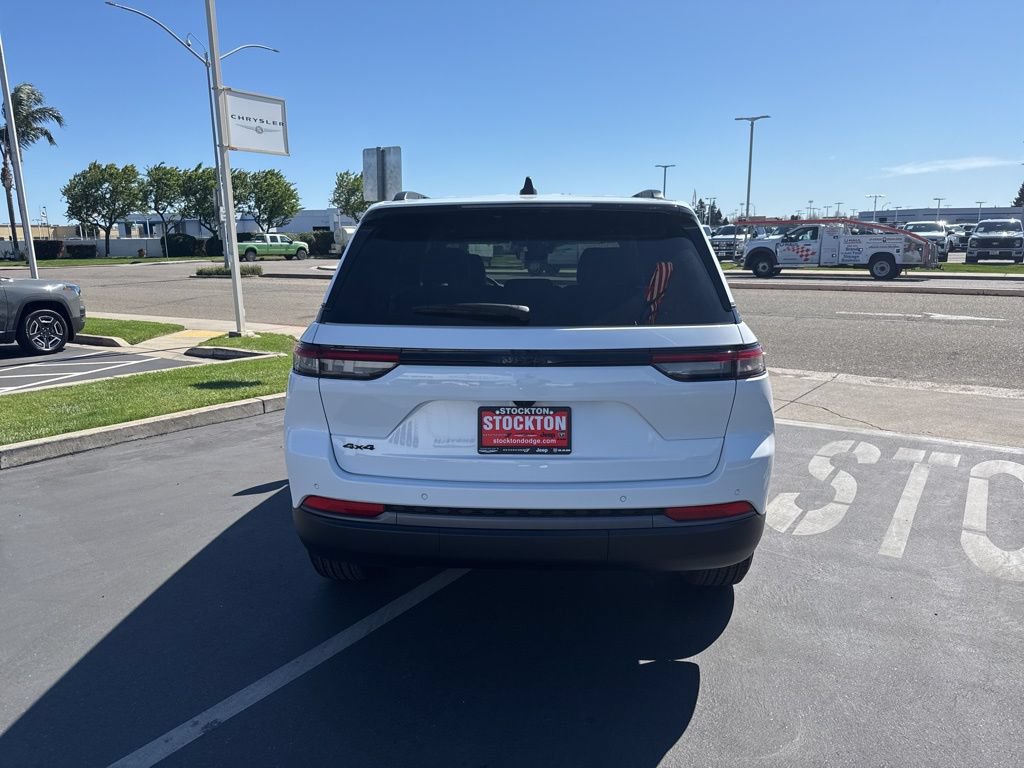 New 2026 Jeep Grand Cherokee Altitude AWD/4WD image 5