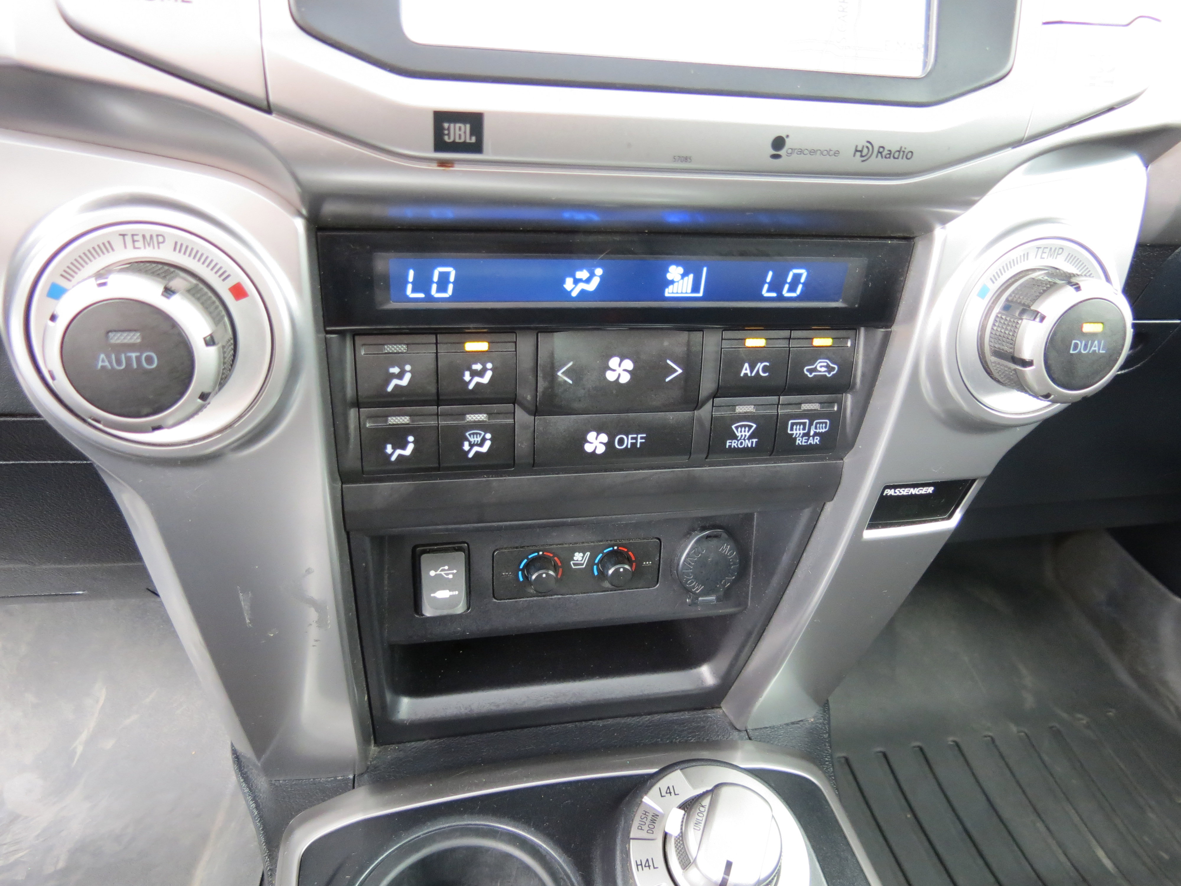 Used 2014 Toyota 4Runner Limited image 22