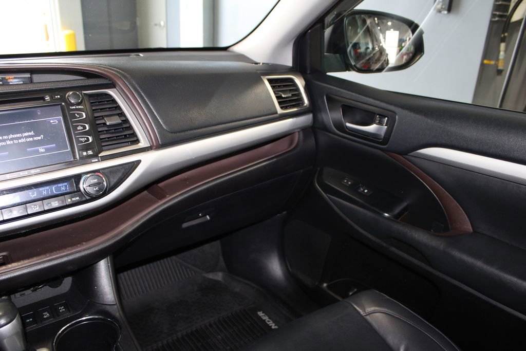 Used 2019 Toyota Highlander XLE image 25