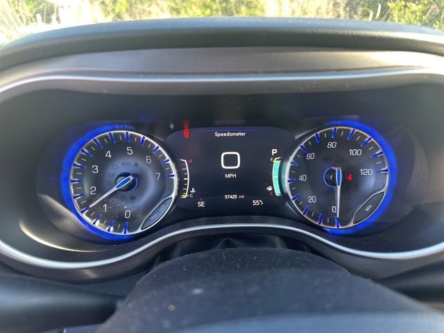 Used 2023 Chrysler Pacifica Touring-L FWD image 12