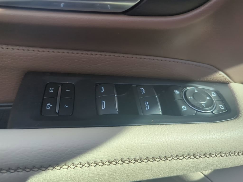 Used 2021 GMC Yukon Denali w/ Denali Premium Package image 27