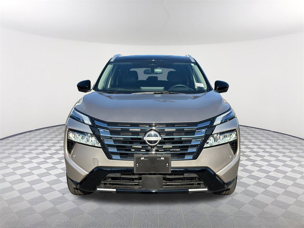 Used 2025 Nissan Rogue Platinum w/ Platinum Premium Package image 2