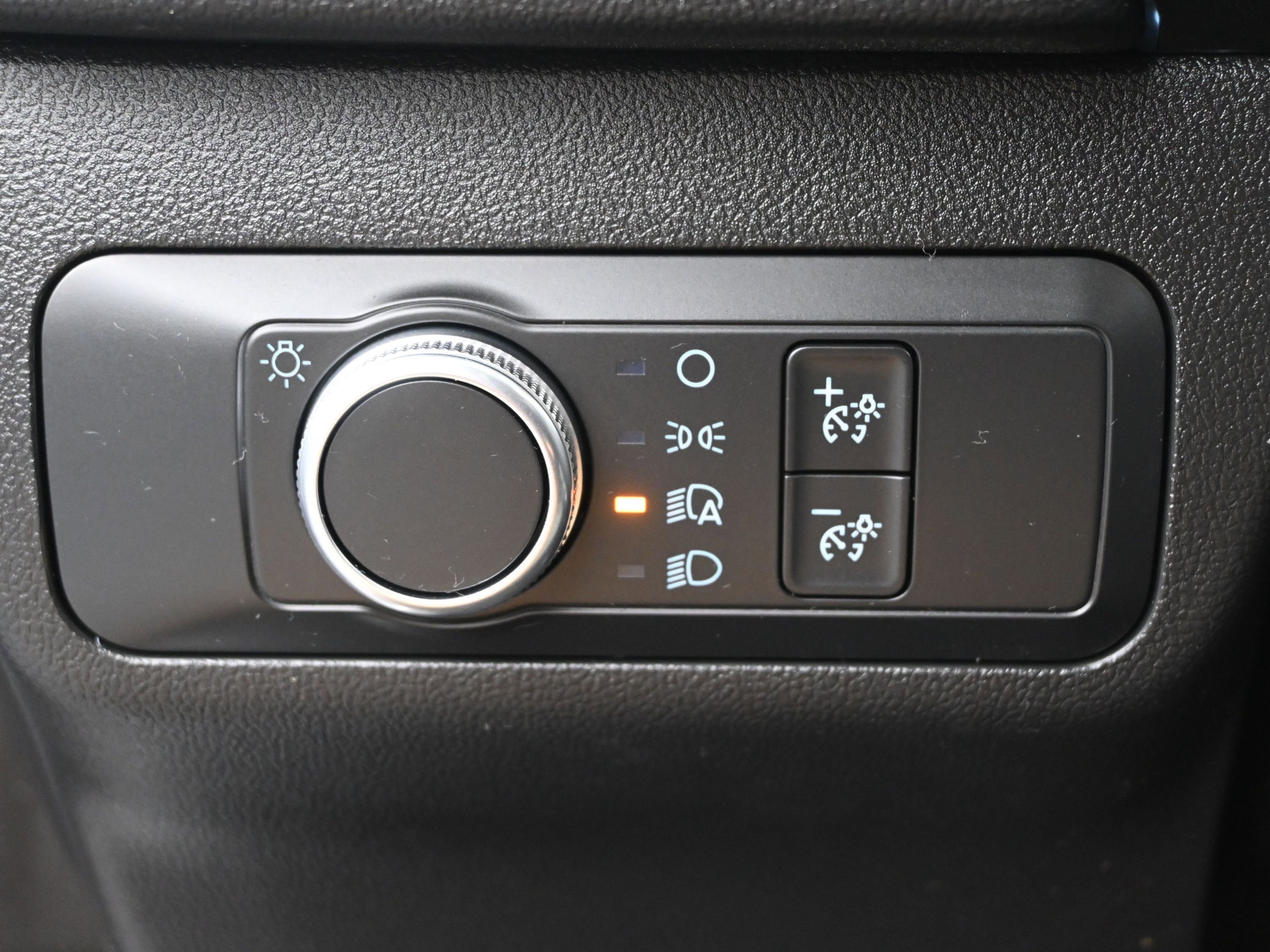 Used 2021 Ford Escape SE image 12