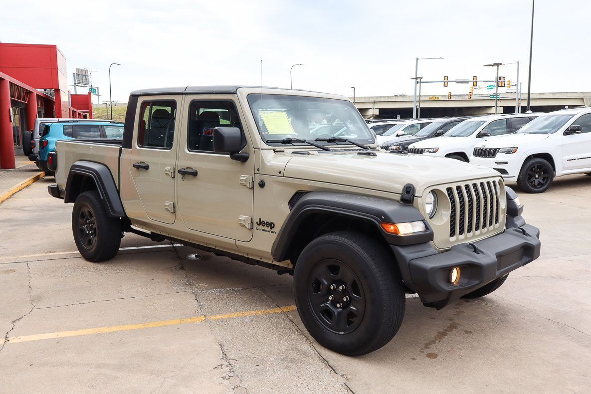 Used 2020 Jeep Gladiator Sport image 4