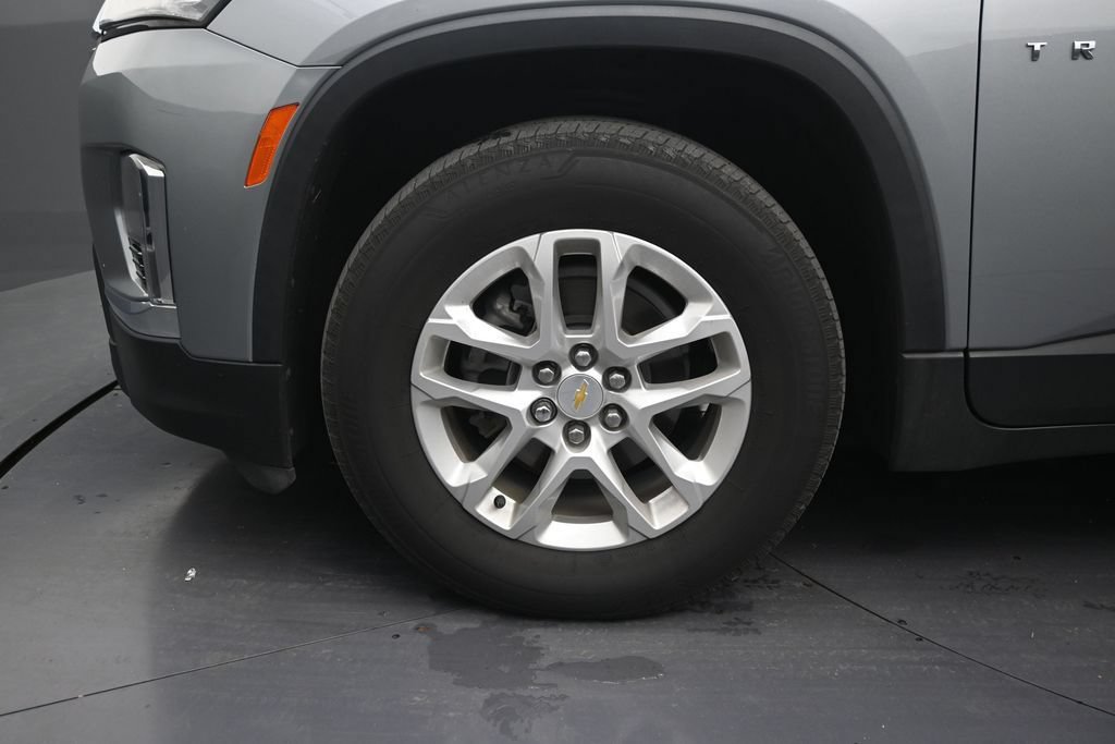 Used 2023 Chevrolet Traverse LS FWD image 9