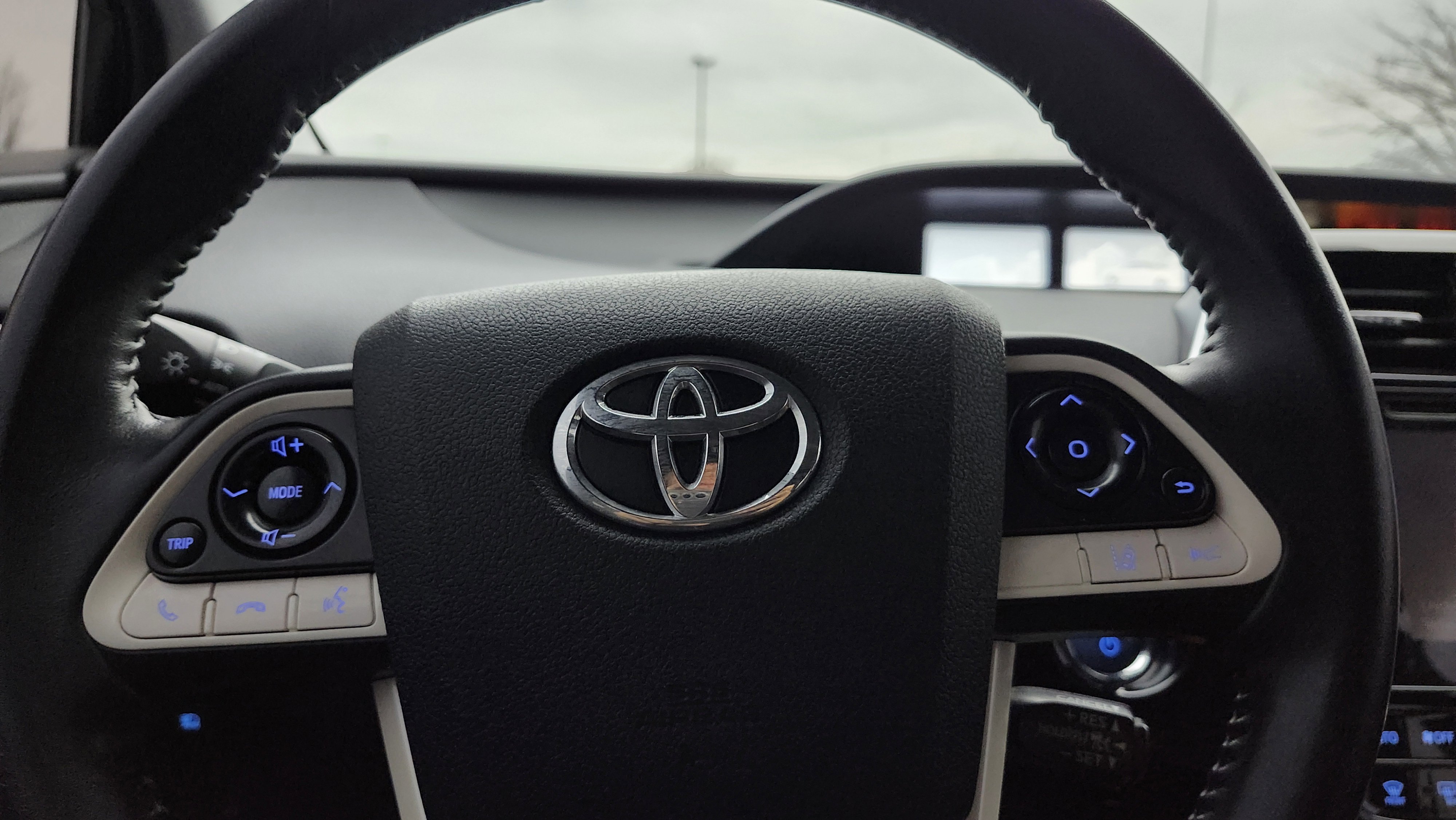 Used 2017 Toyota Prius Four image 30