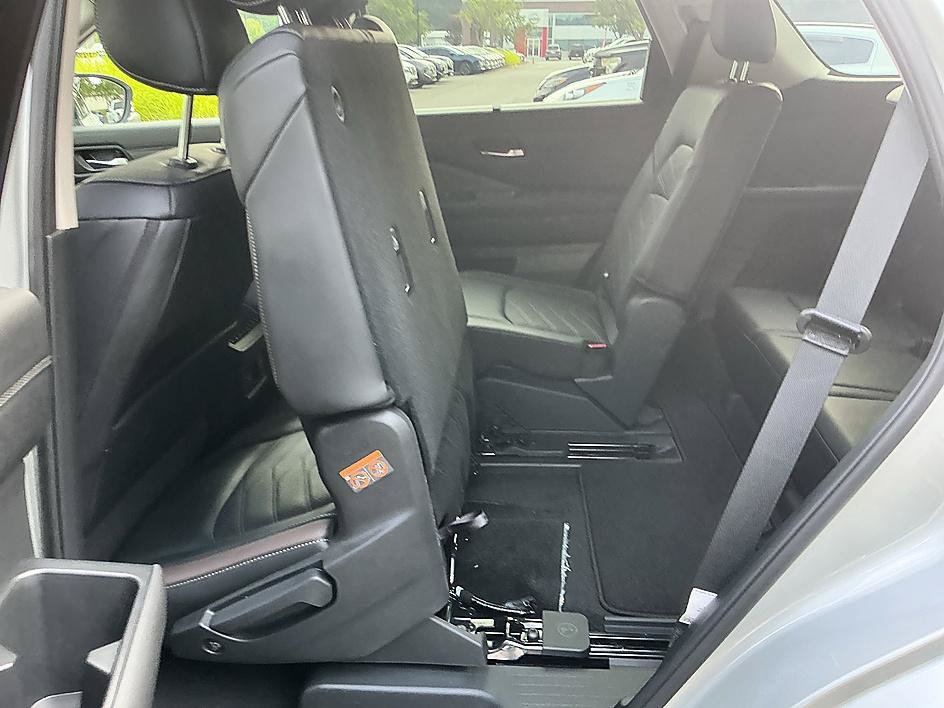Certified 2025 Nissan Pathfinder Platinum w/ Cargo Package FWD image 29