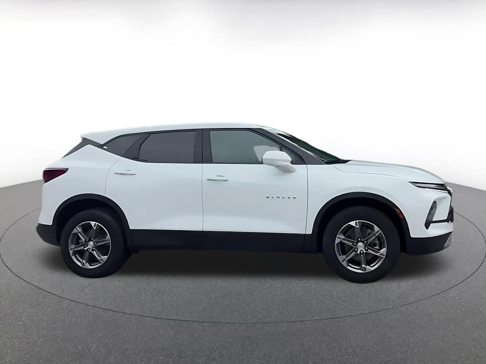 Used 2025 Chevrolet Blazer LT FWD image 14