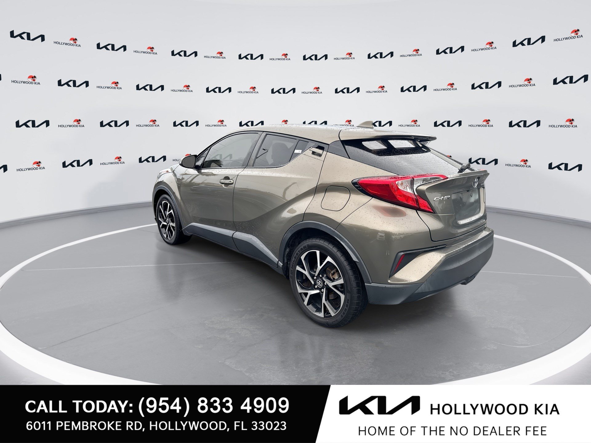 Used 2021 Toyota C-HR XLE FWD image 6