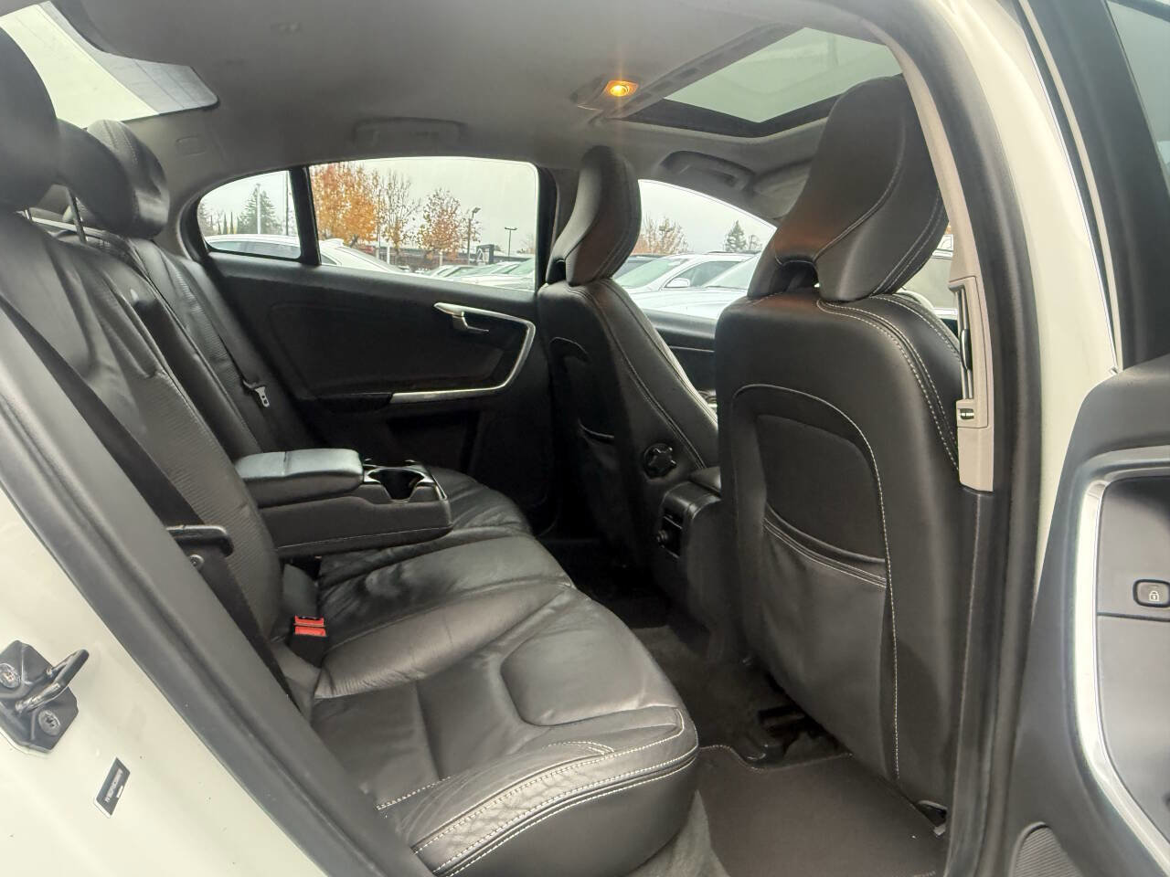 Used 2012 Volvo S60 T6 R-Design image 13