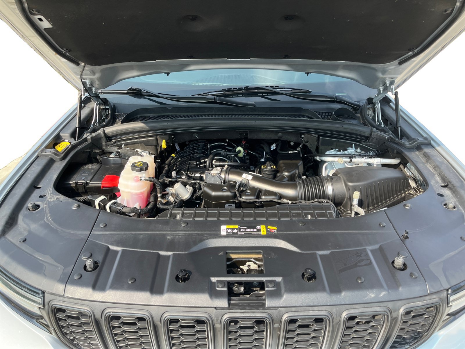 Used 2023 Jeep Grand Cherokee L Laredo AWD/4WD image 32
