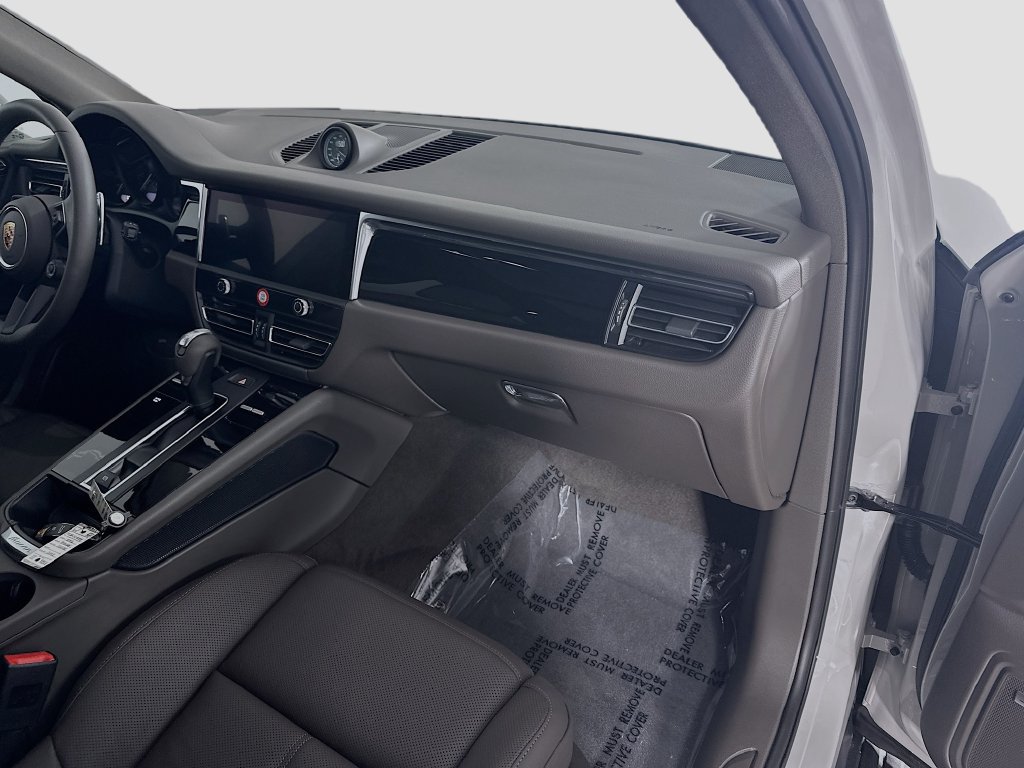 Certified 2026 Porsche Macan Turbo AWD/4WD image 31