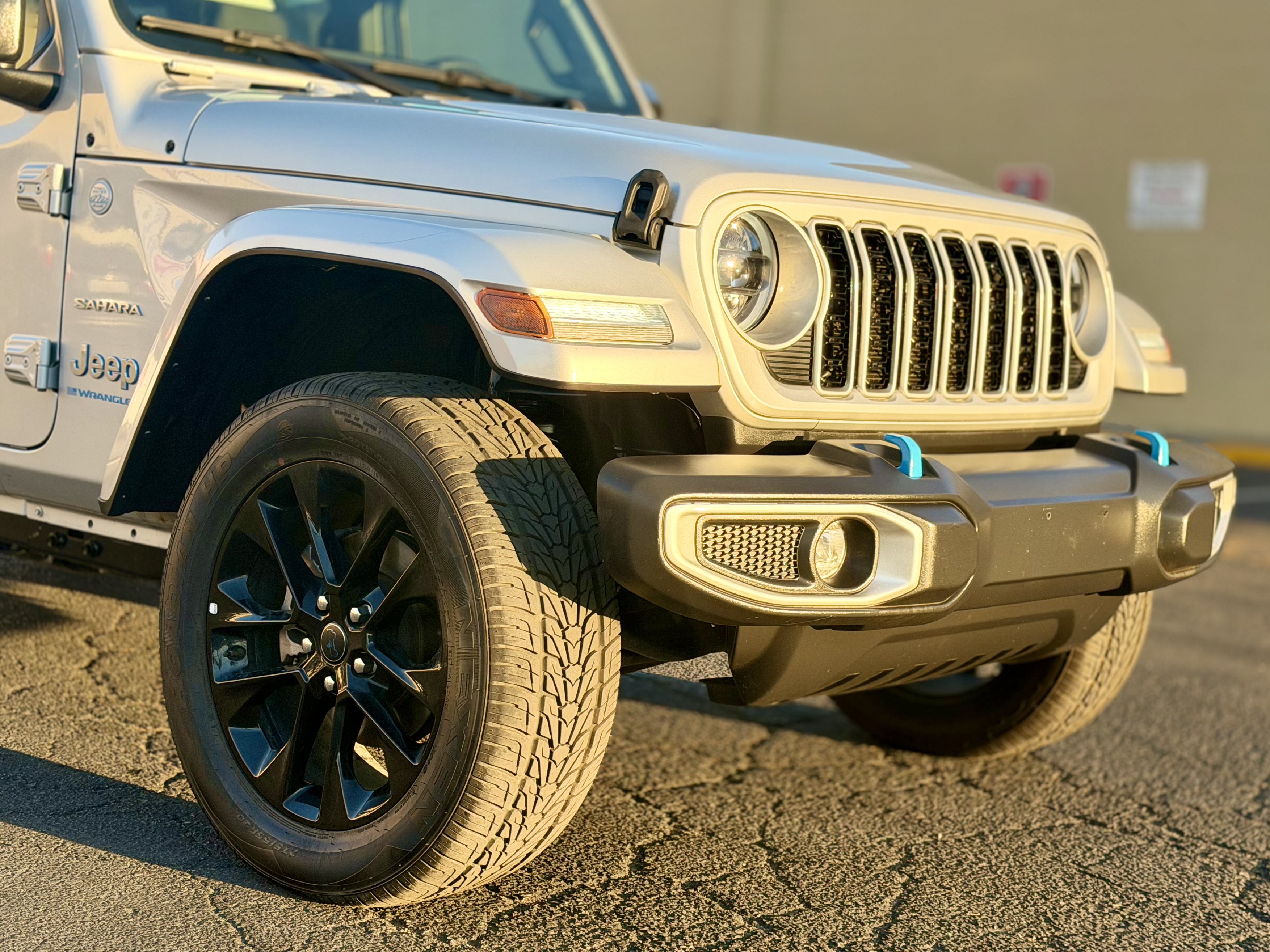Used 2024 Jeep Wrangler Unlimited Sahara AWD/4WD image 7