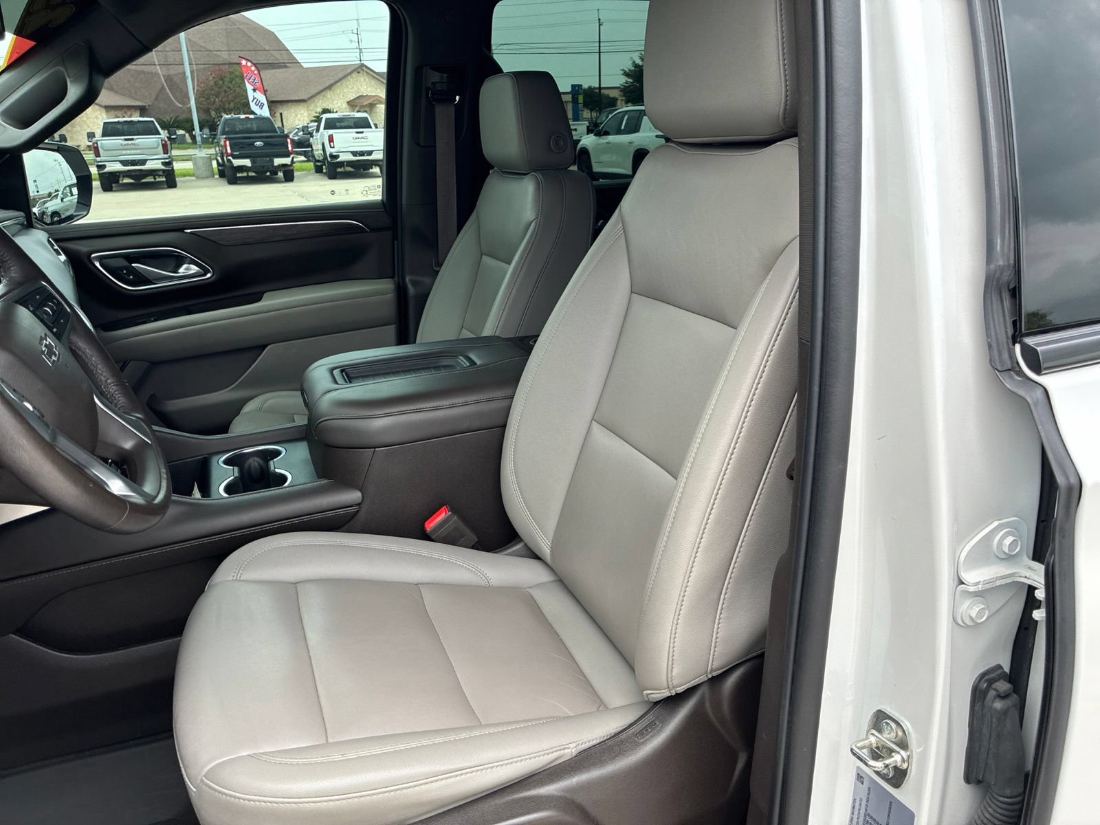 Used 2023 Chevrolet Tahoe Z71 w/ Luxury Package AWD/4WD image 24