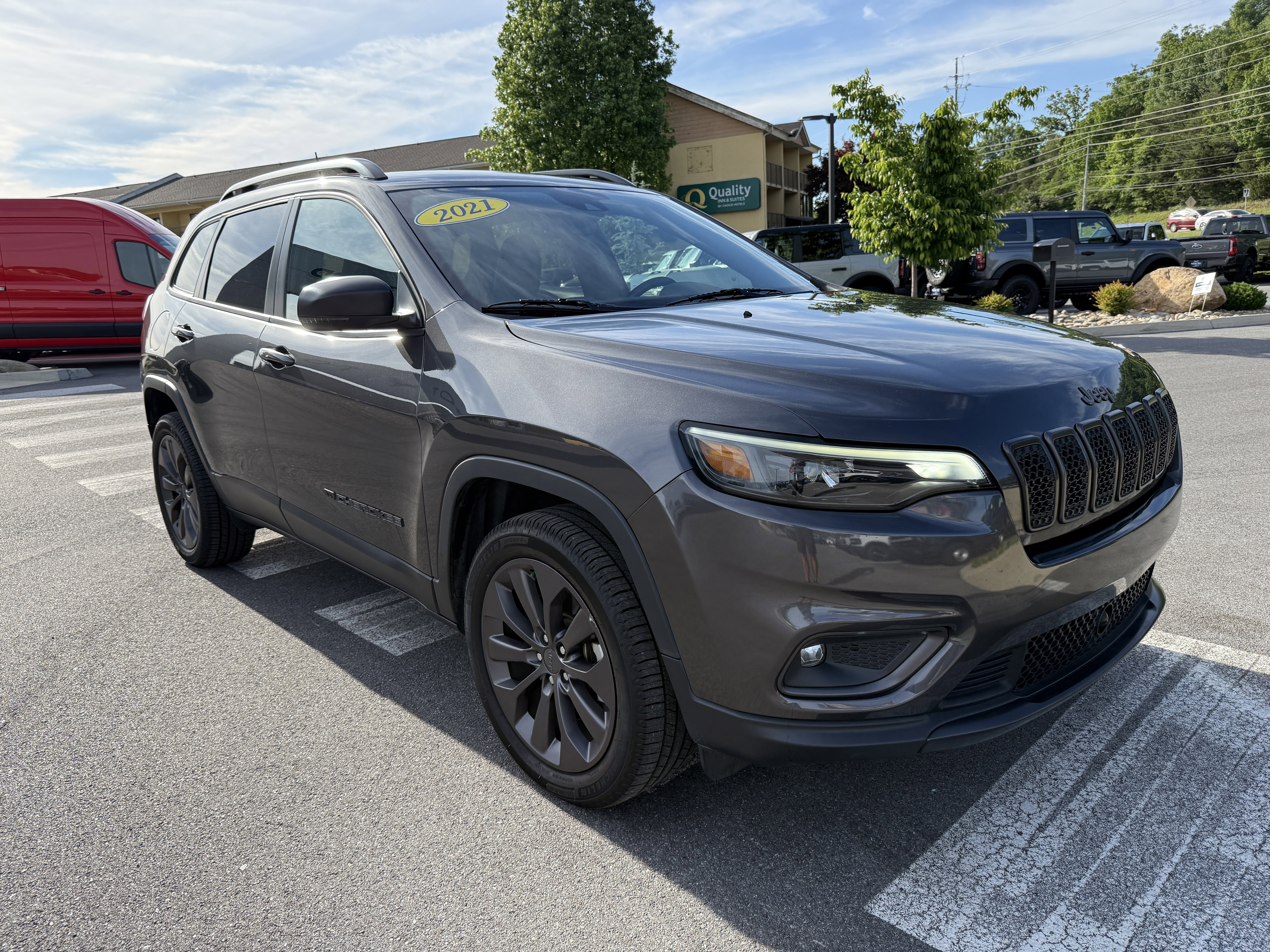 Used 2021 Jeep Cherokee Latitude Lux 80th Anniv w/ Quick Order Package 26U 80TH FWD image 3