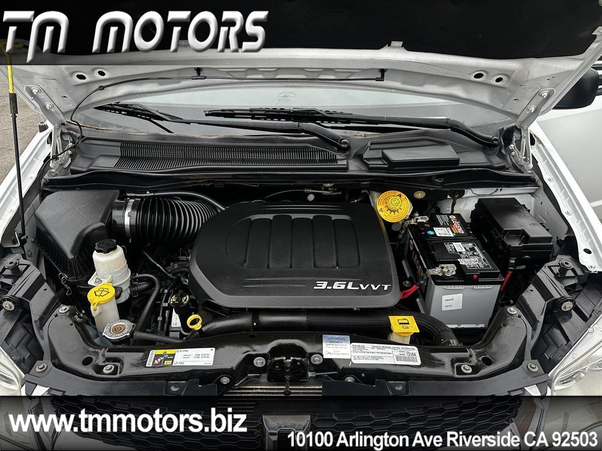 Used 2018 Dodge Grand Caravan SE FWD image 21
