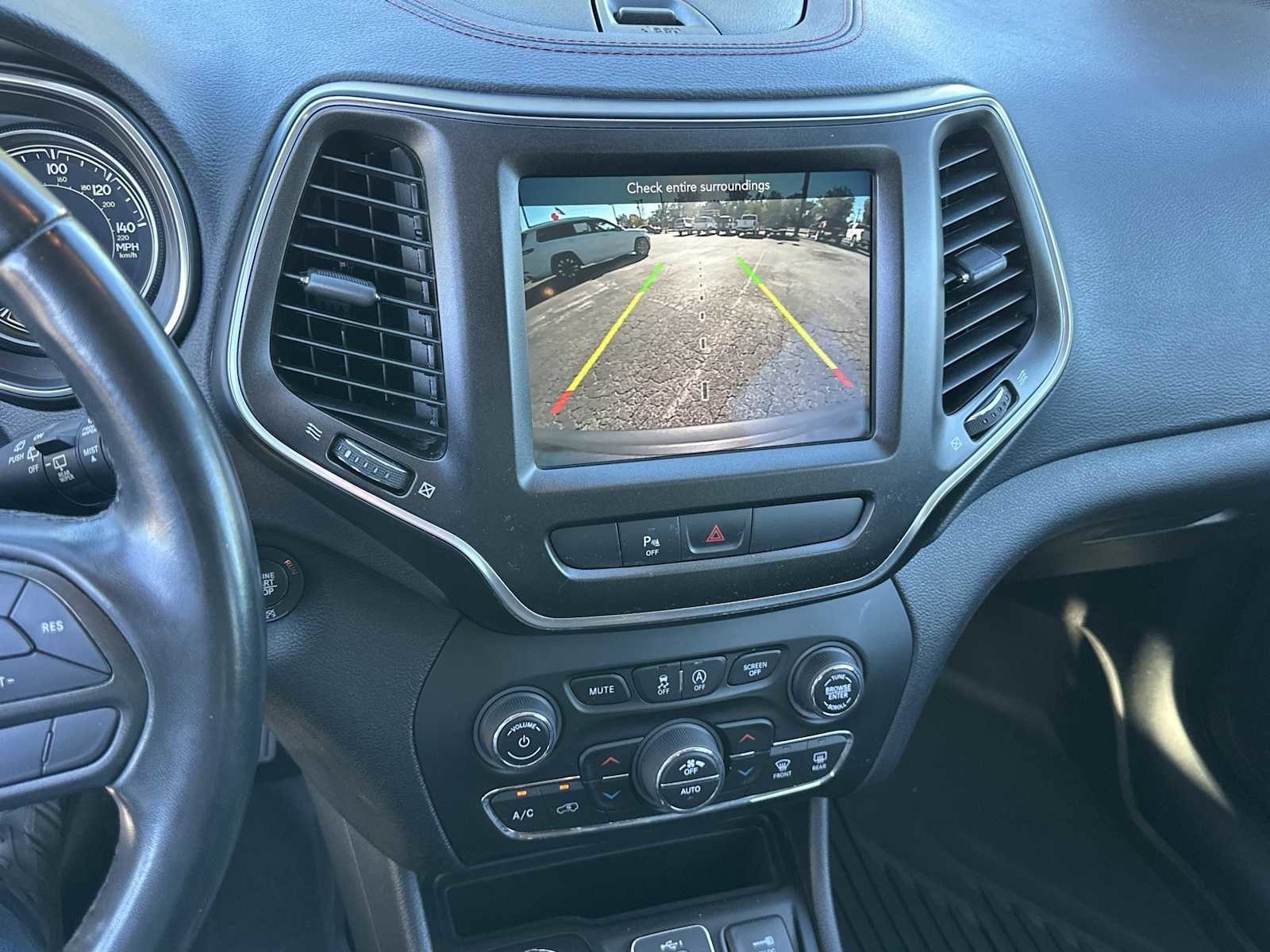 Used 2020 Jeep Cherokee Trailhawk image 24
