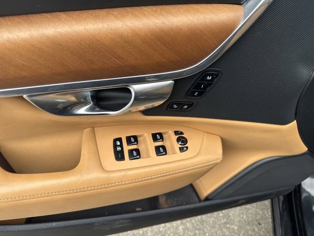 Used 2017 Volvo S90 T6 Inscription w/ Climate Package image 18