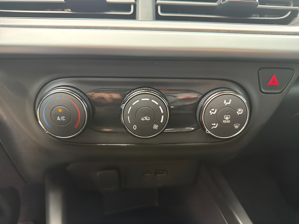 Used 2025 Chevrolet Trax LS FWD image 37
