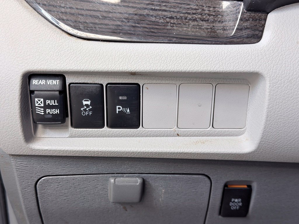 Used 2018 Toyota Sienna XLE w/ XLE Navigation Package FWD image 39