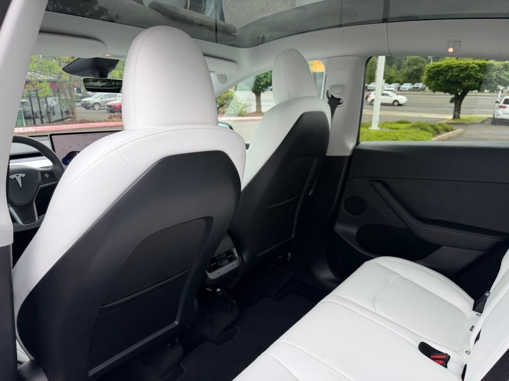Used 2025 Tesla Model Y Long Range AWD/4WD image 28