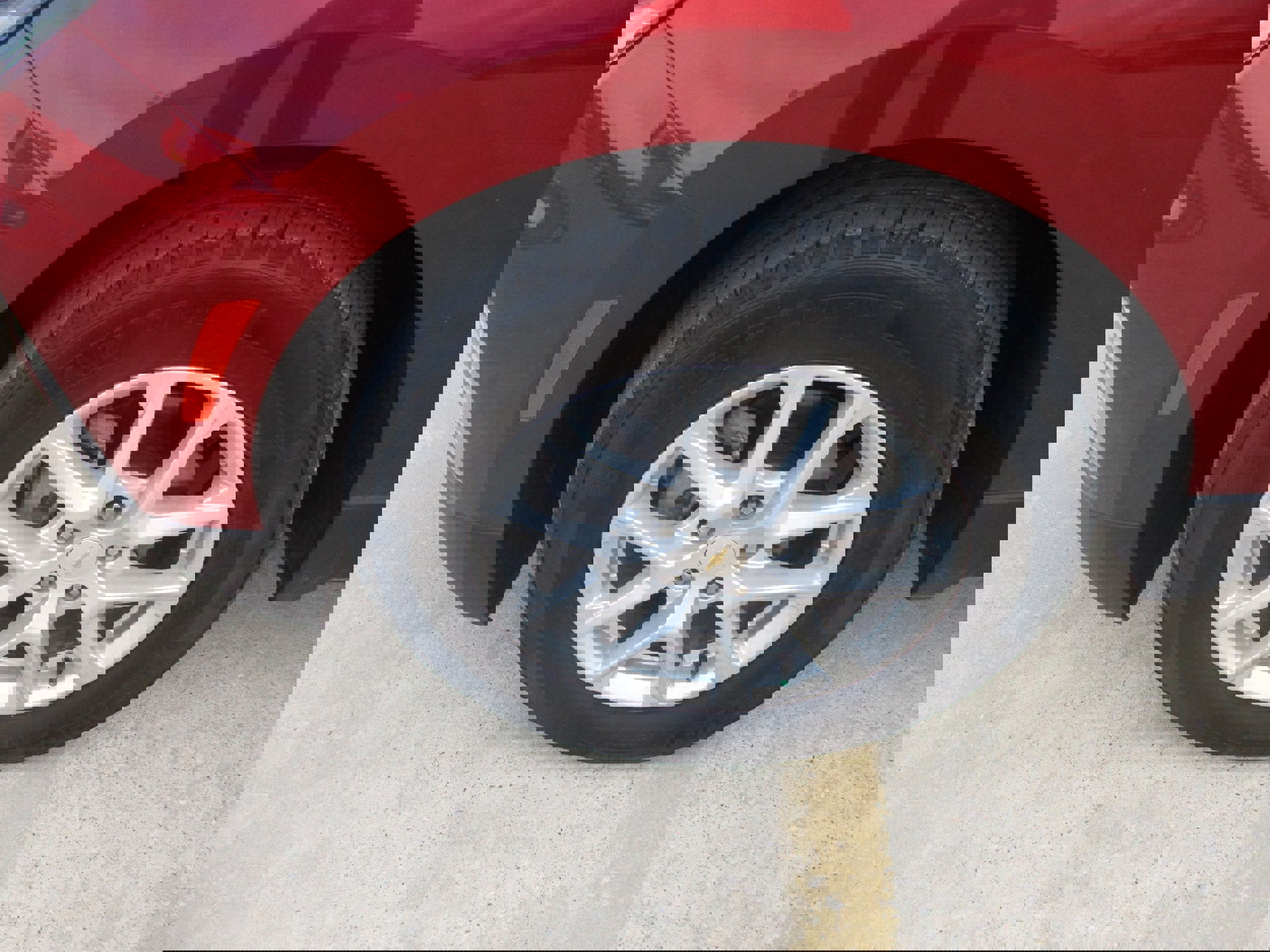 Used 2024 Chevrolet Equinox LT FWD image 3