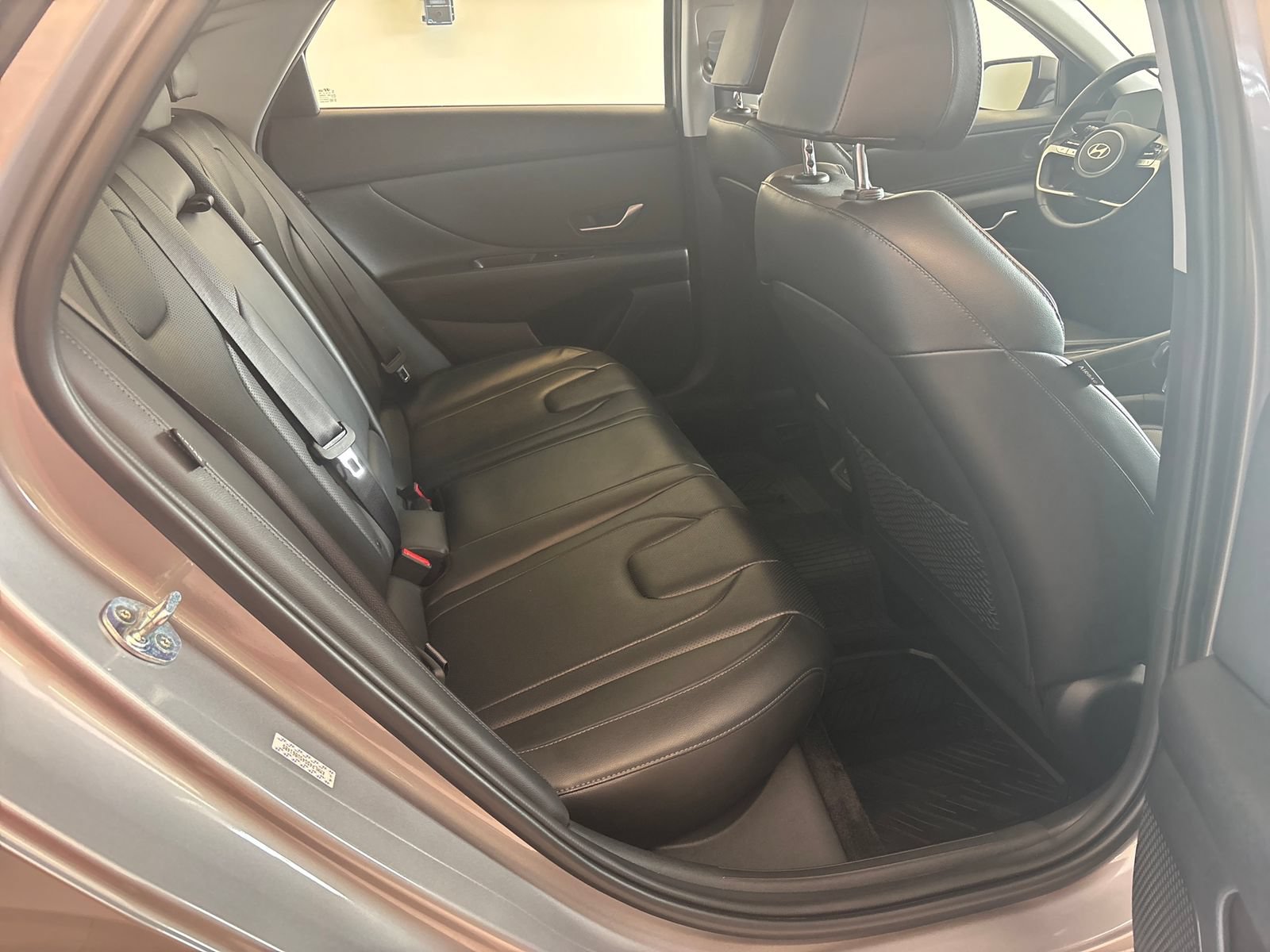 Used 2025 Hyundai Elantra Limited FWD image 9