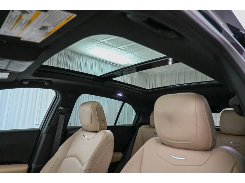 Certified 2024 Cadillac XT4 Luxury w/ Cold Weather Package image 34