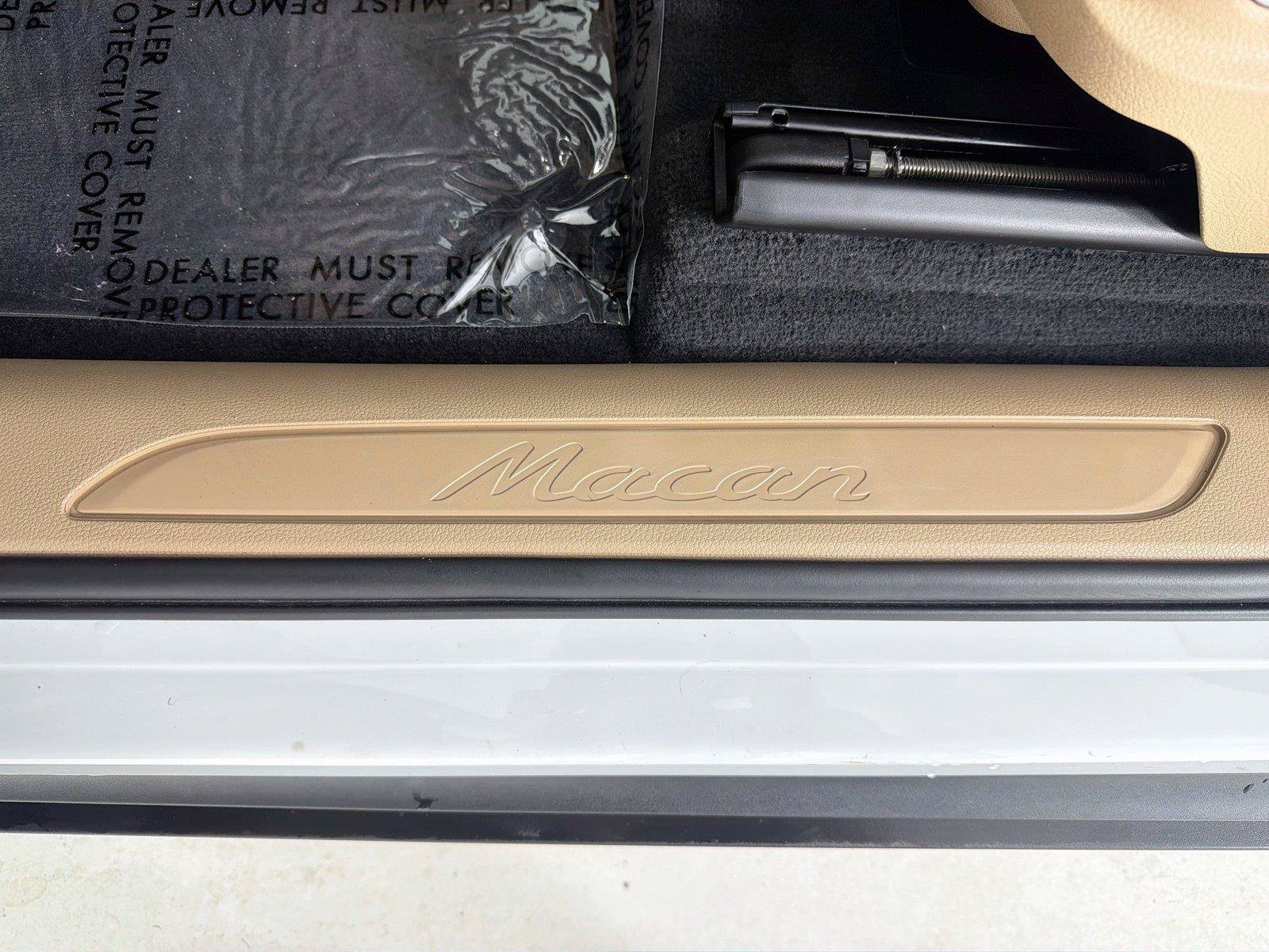 Used 2023 Porsche Macan AWD/4WD image 10