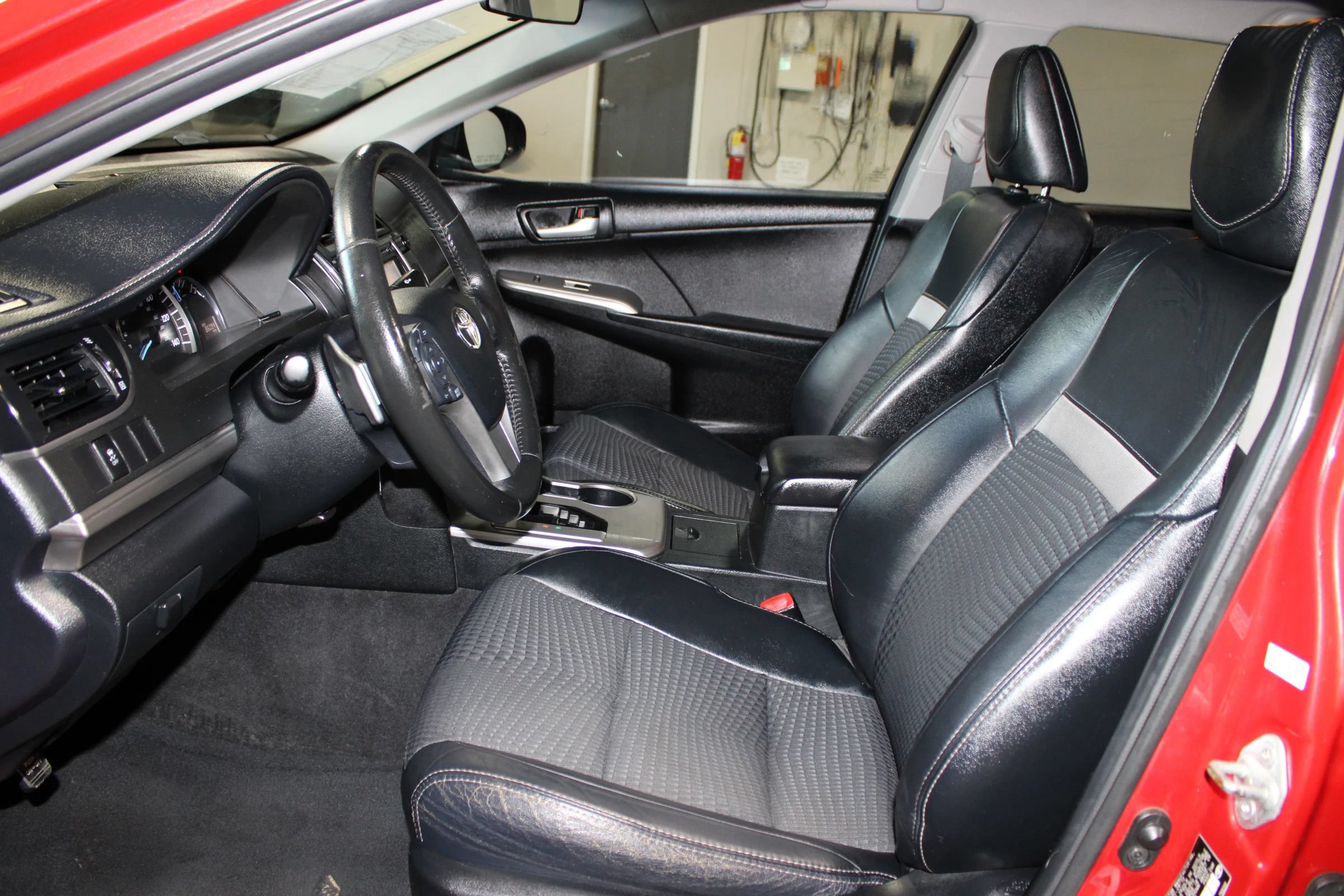 Used 2012 Toyota Camry SE FWD image 21