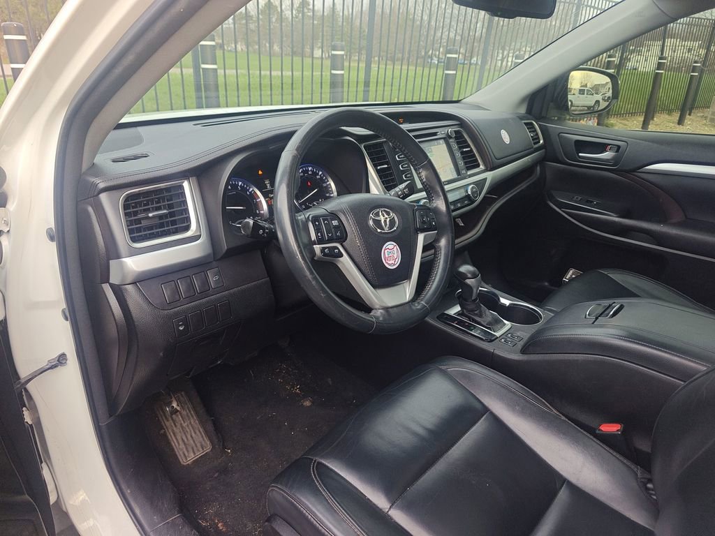 Used 2016 Toyota Highlander XLE image 9