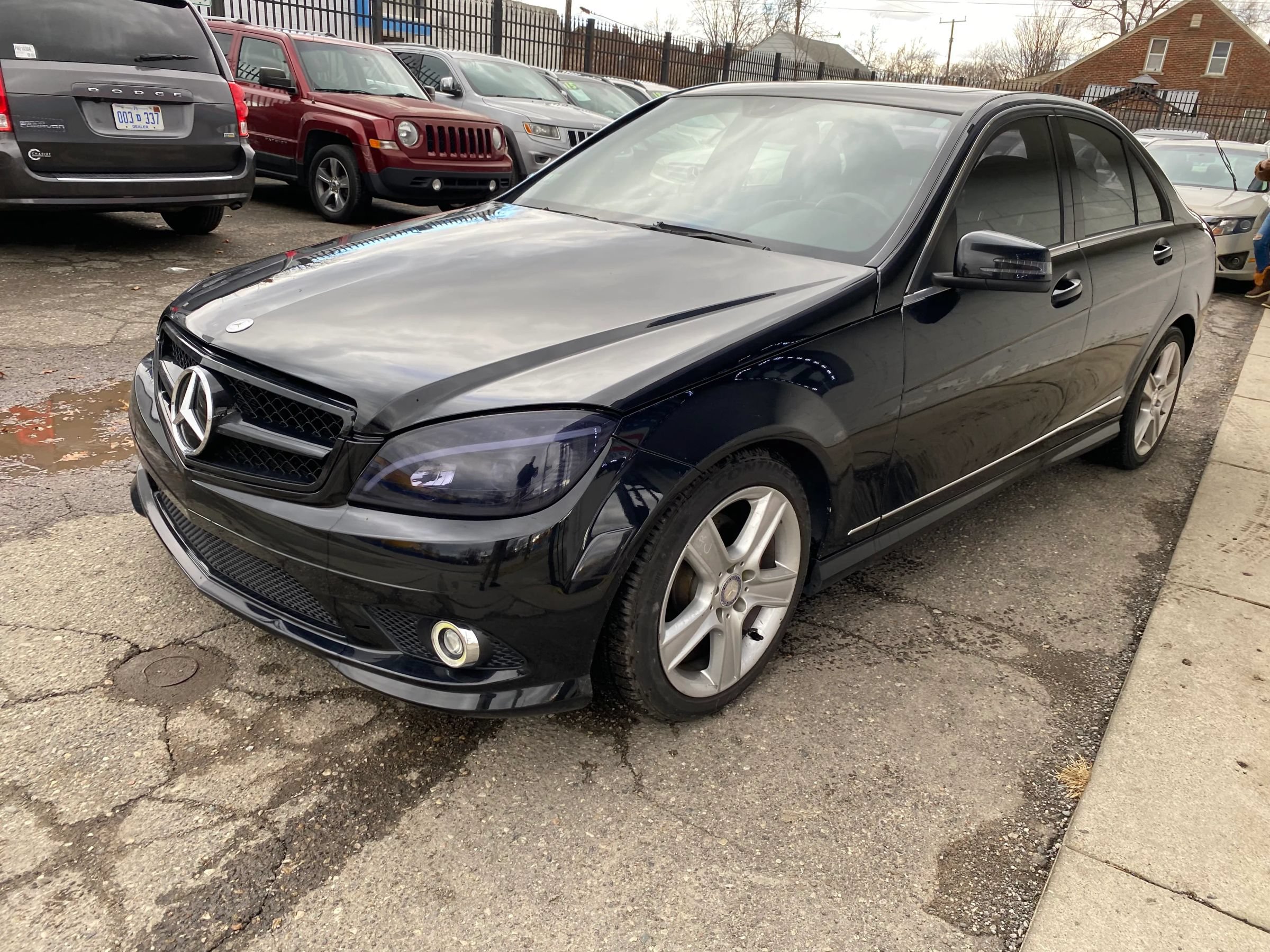 Used 2011 Mercedes-Benz C 300 4MATIC Sedan image 6