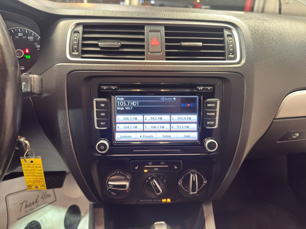 Used 2013 Volkswagen Jetta SE FWD image 19