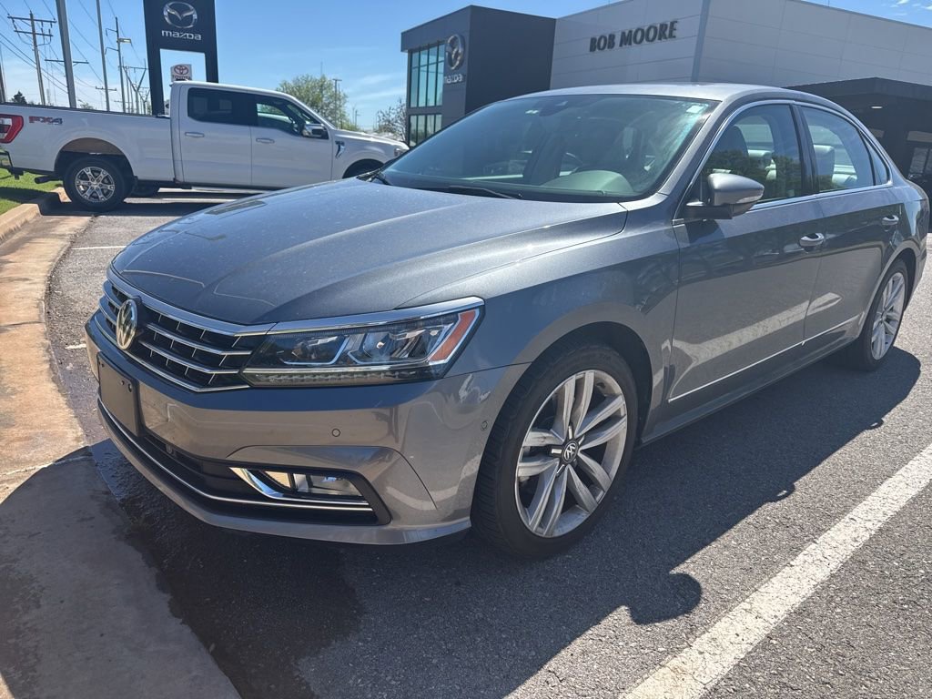 Used 2017 Volkswagen Passat 1.8T SEL Premium image 1
