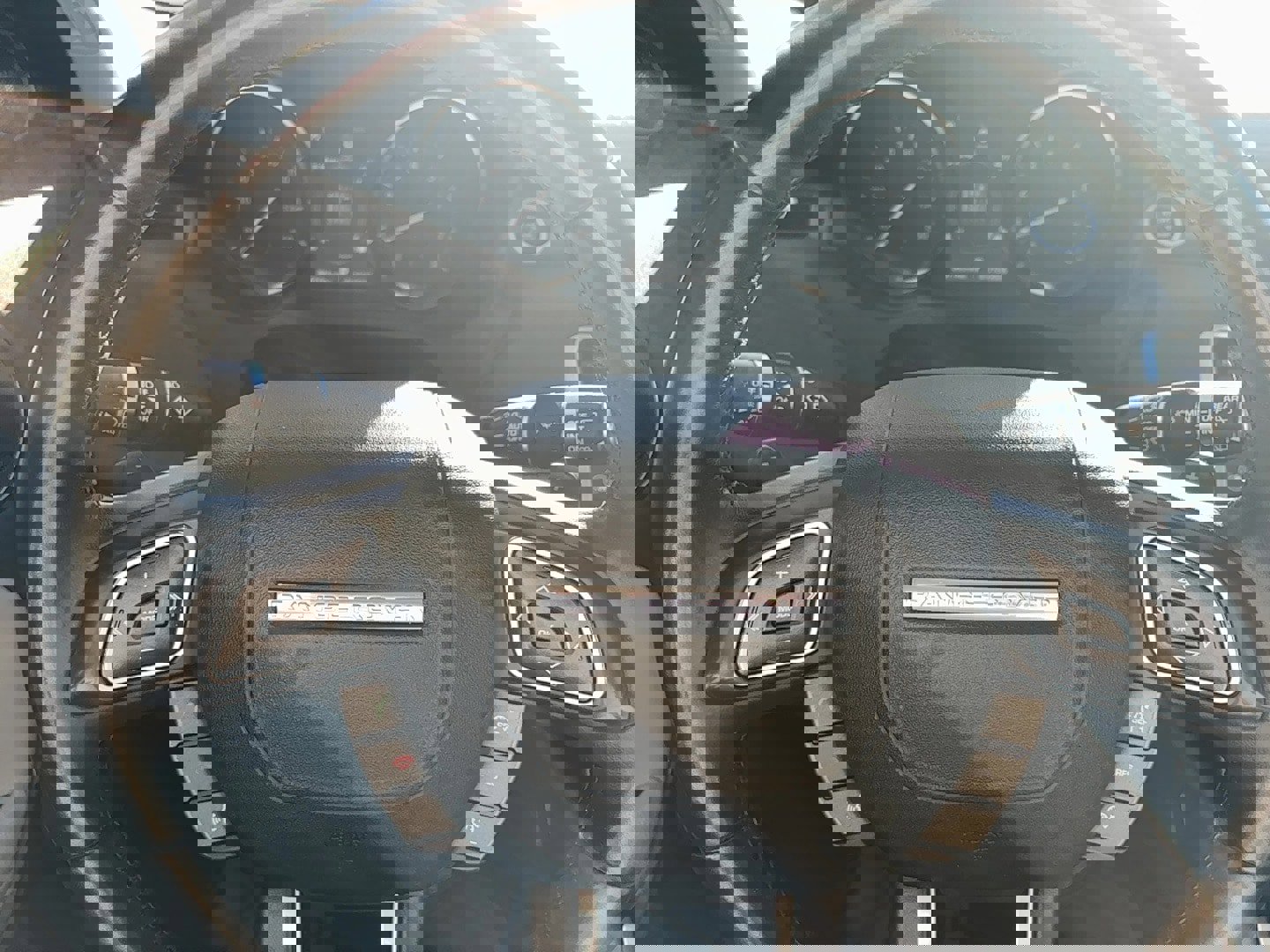 Used 2018 Land Rover Range Rover Evoque SE Premium image 26