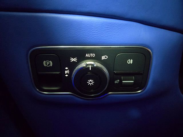 Used 2022 Aston Martin DBX AWD/4WD image 25