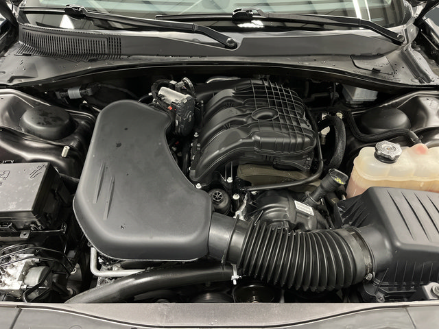 Used 2023 Chrysler 300 Touring w/ Sport Appearance Package RWD image 32