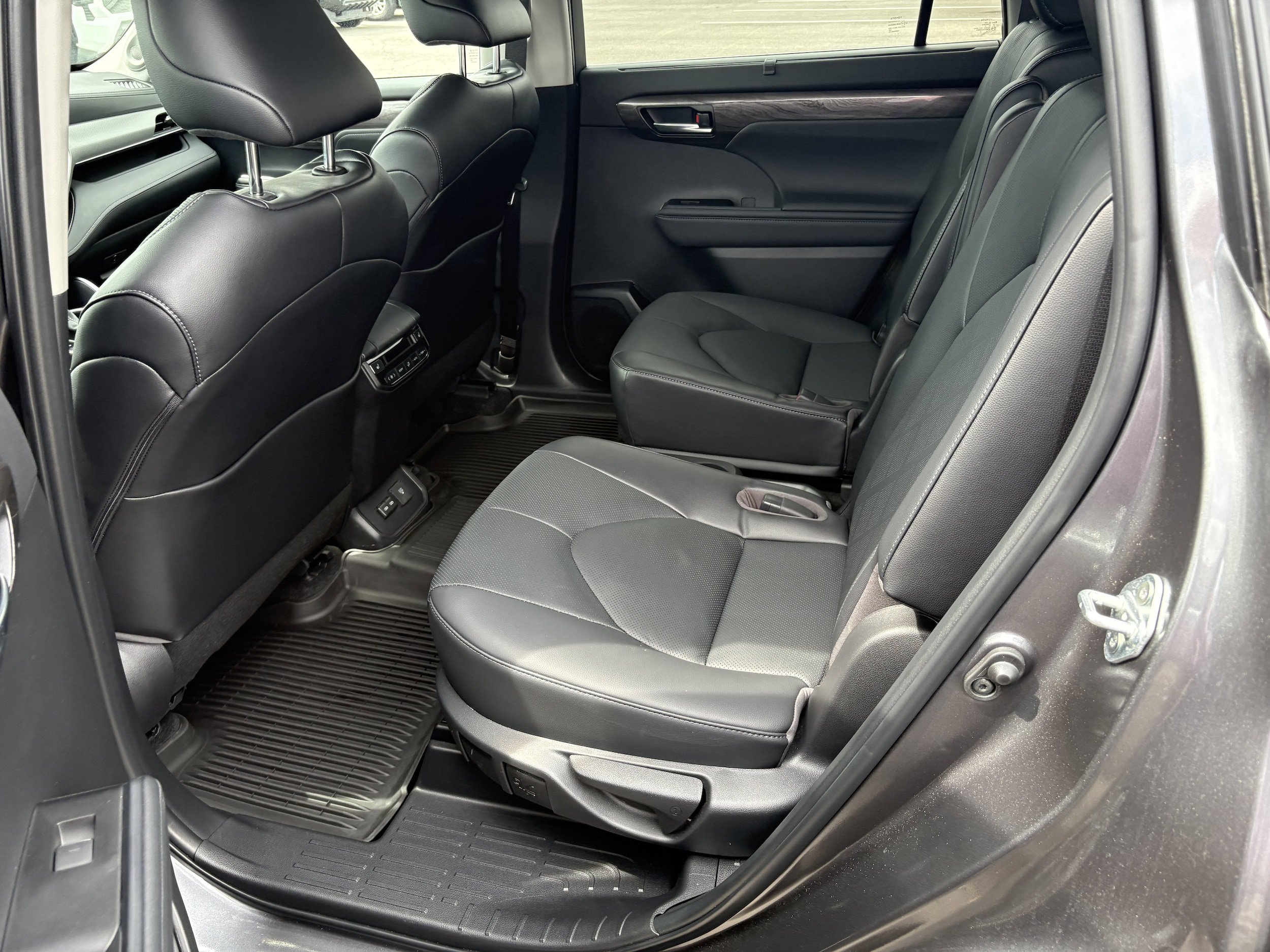 Used 2023 Toyota Highlander Platinum AWD/4WD image 7