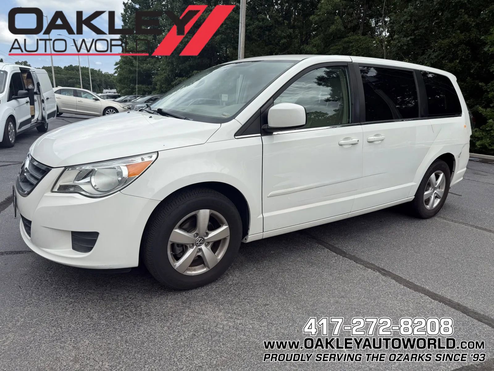 Used 2010 Volkswagen Routan SE FWD image 1