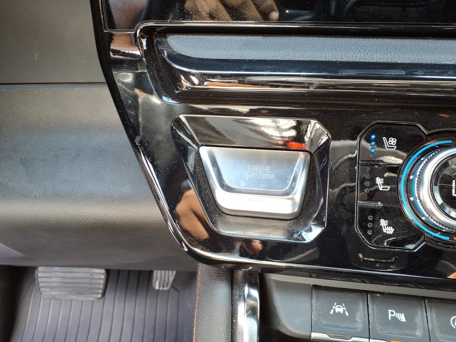 Used 2024 GMC Sierra 1500 AT4 w/ Technology Package AWD/4WD image 13