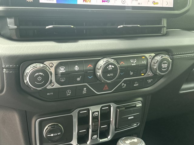 New 2026 Jeep Wrangler Unlimited Rubicon AWD/4WD image 27