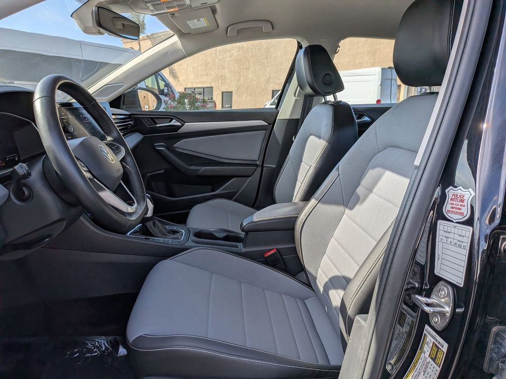 Used 2025 Volkswagen Jetta SE image 15