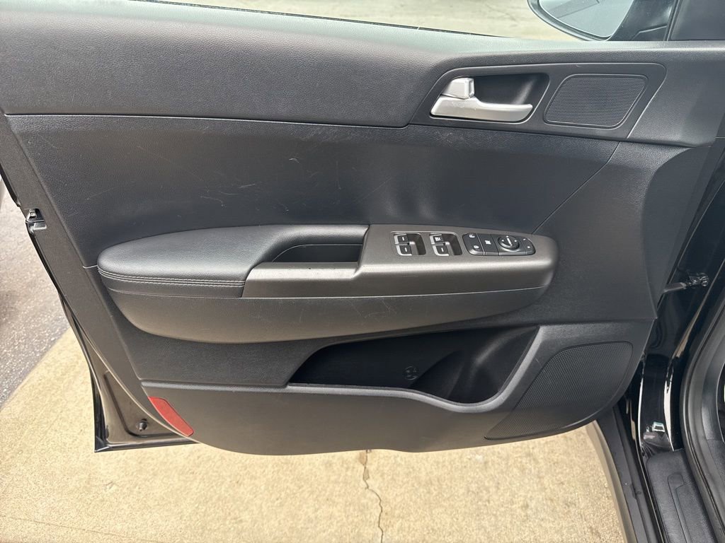 Used 2022 Kia Sportage LX image 19