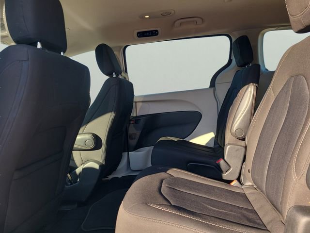 Used 2023 Chrysler Voyager LX FWD image 9