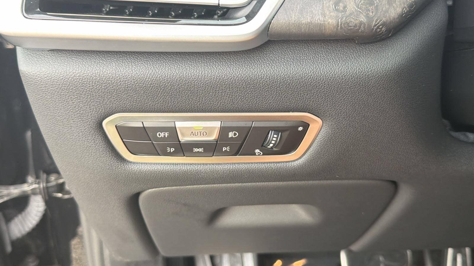 Used 2022 BMW X5 sDrive40i w/ M Sport Package RWD image 25