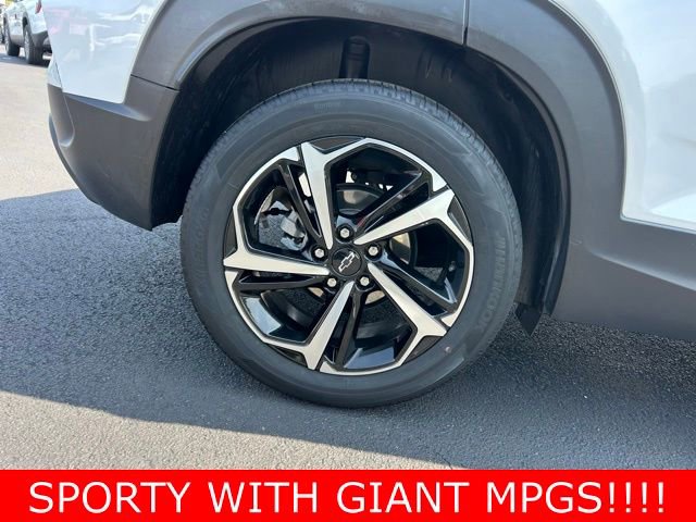 Used 2023 Chevrolet TrailBlazer RS w/ Sun and Liftgate Package image 7