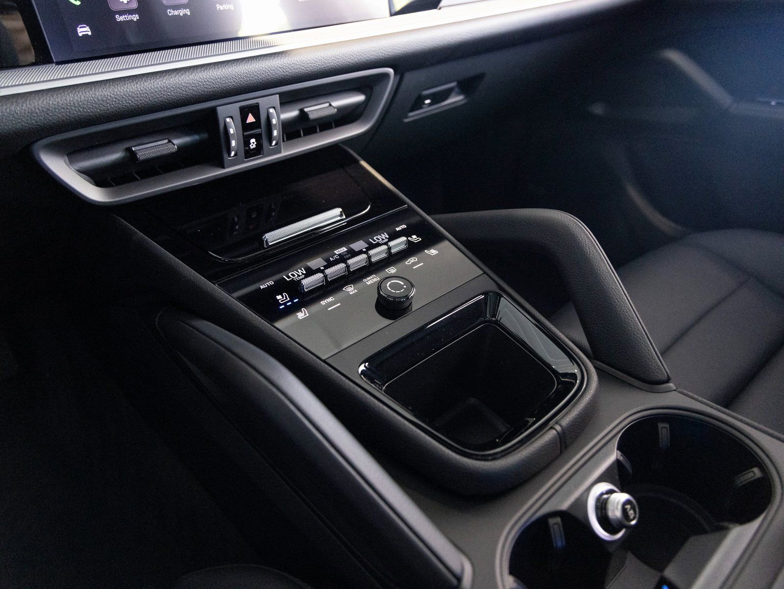 Certified 2025 Porsche Cayenne E-Hybrid image 18