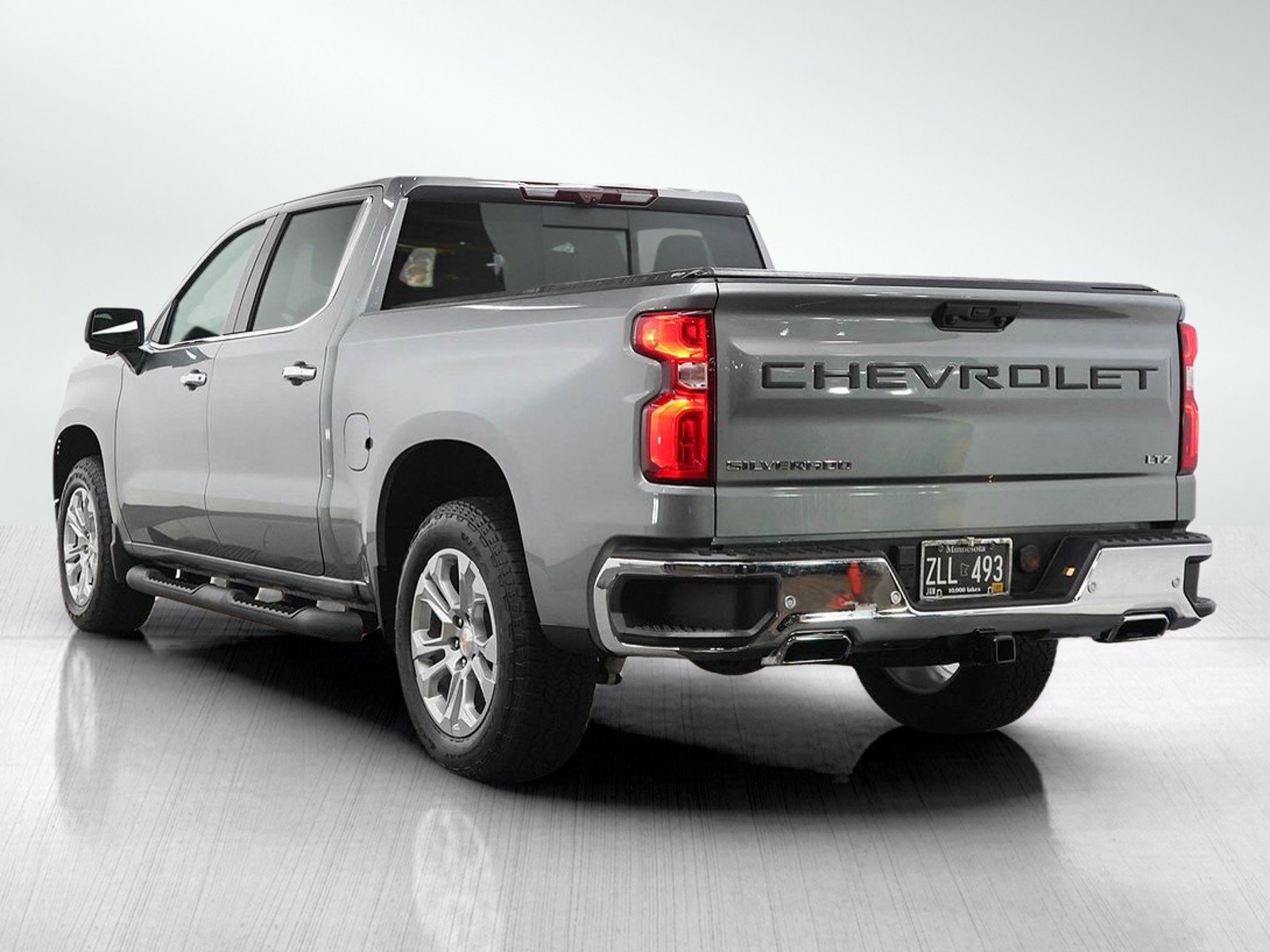 Used 2025 Chevrolet Silverado 1500 LTZ w/ LTZ Premium Package AWD/4WD image 3